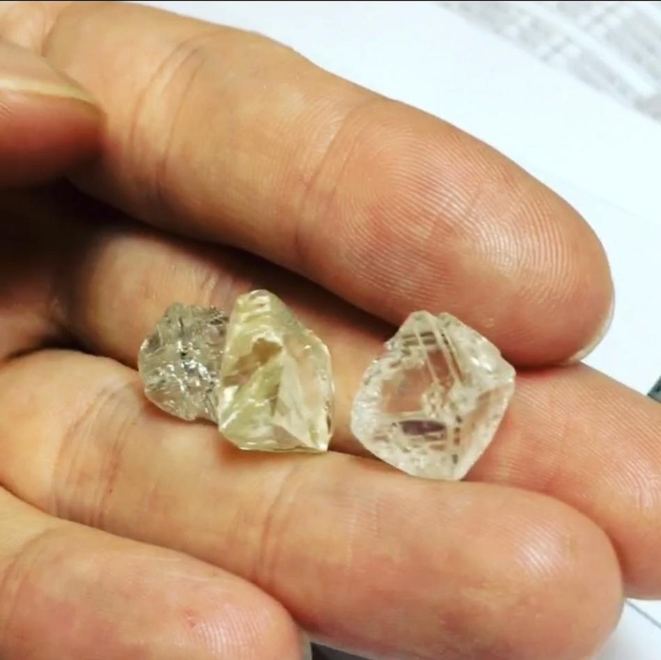 how to identify a raw diamond